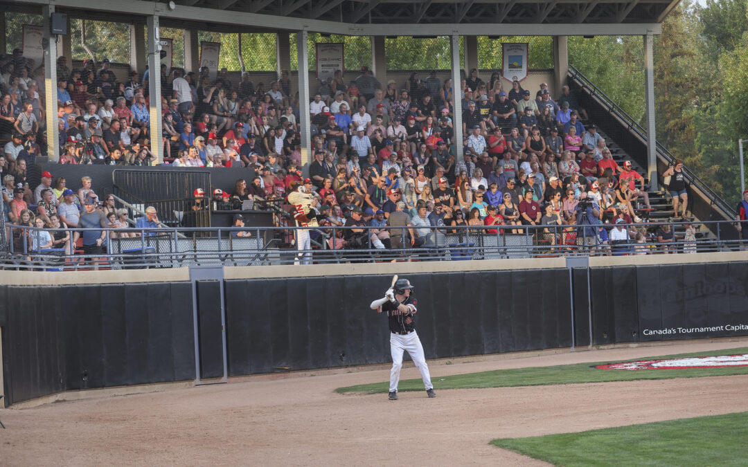 AppleSox Beat NorthPaws in Playoff Opener