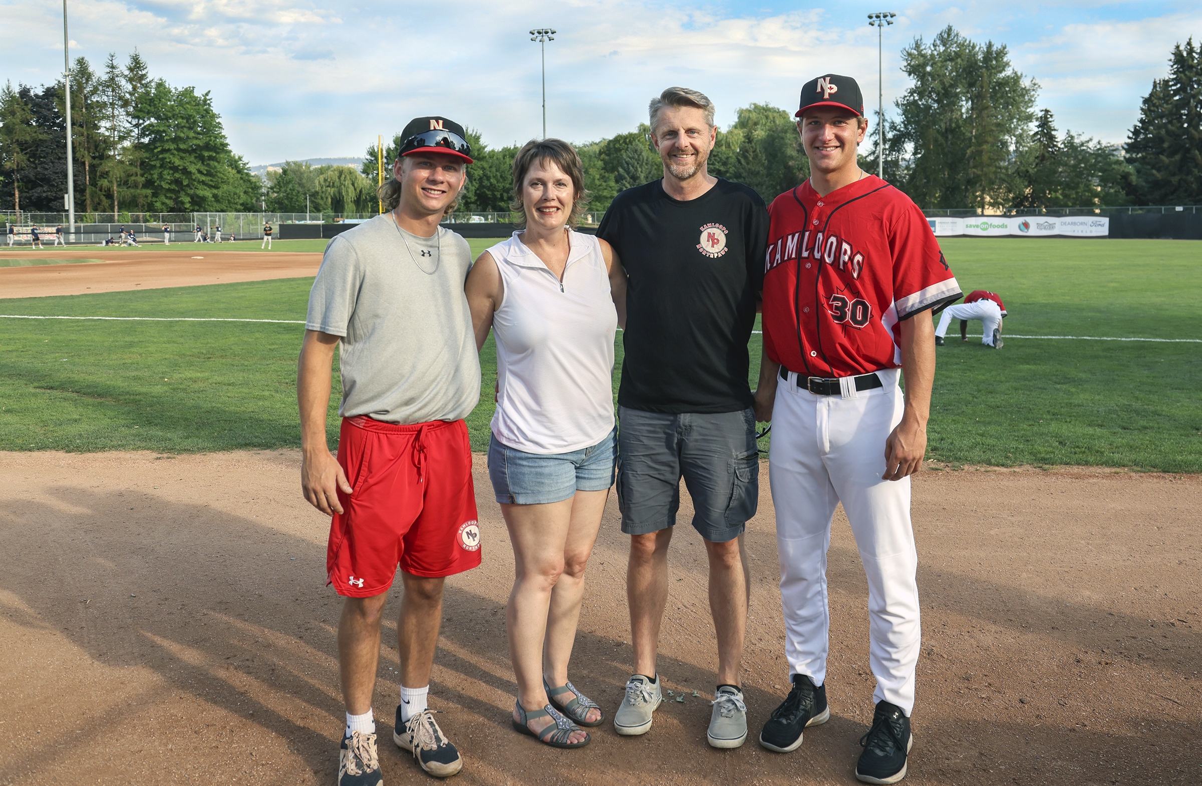 1 Cam Sanderson & Sean Heppner with host family_7317